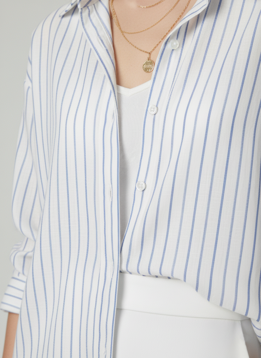 Chemise rayée blanche et bleue
